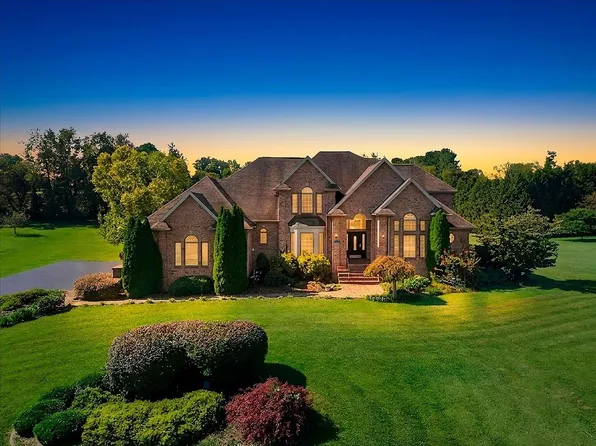 2251 Lake Vista Dr, Christiansburg, VA 24073