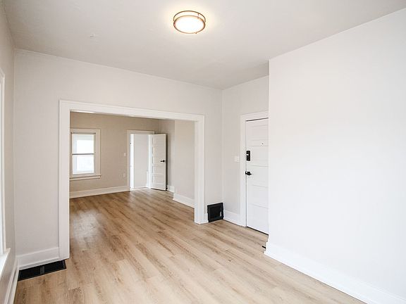 2nd image of 219 S Menlo Ave #214-03