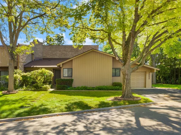 2S655 Emerald Green Dr, Warrenville, IL 60555