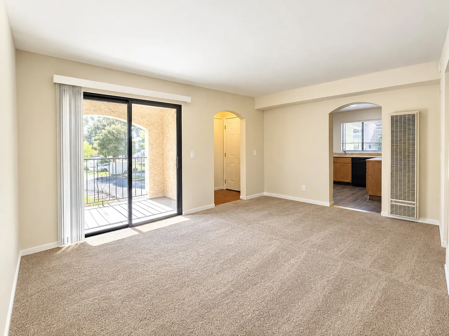 2 bed, 694 sqft, $2,100 — Photo 3