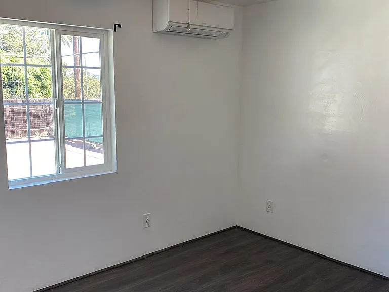 3022 Voltaire St — Photo 8