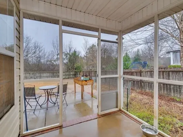1473 Oxpens Rd — Photo 5