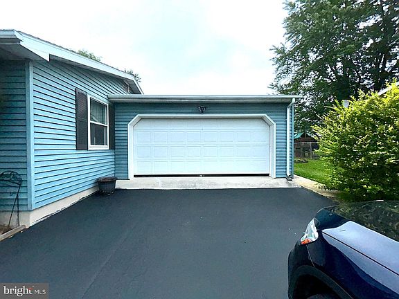 3rd image of 4 Corey Ln