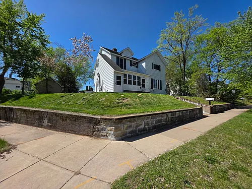 927 E Grand Ave Photo 1