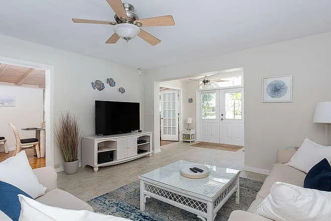 9480 Frangipani Dr — Photo 8