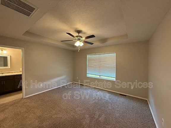 5th image of 1160 E New Madrid St