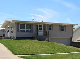 709 E 17th St, Atlantic, IA 50022