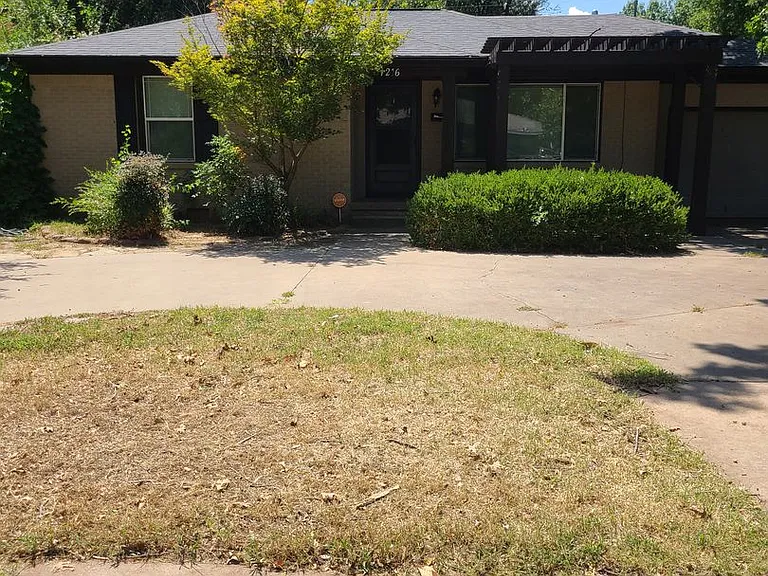 1216 Westlawn Dr — Photo 1