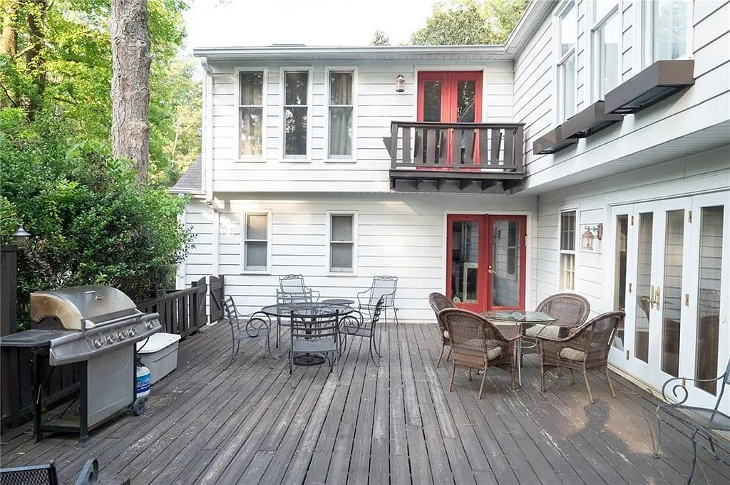 3 bed, 3.0 bath, 2384 sqft, $3,000 — Photo 3