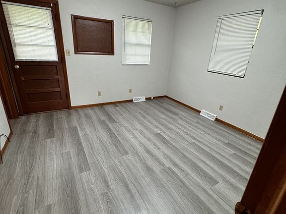 5th image of 107 N Claremont St