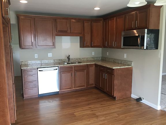 3rd image of 375 Martha Dr