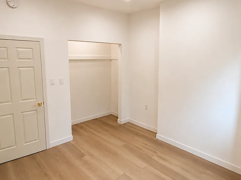 21917 Parthenia St #1/2 — Photo 14