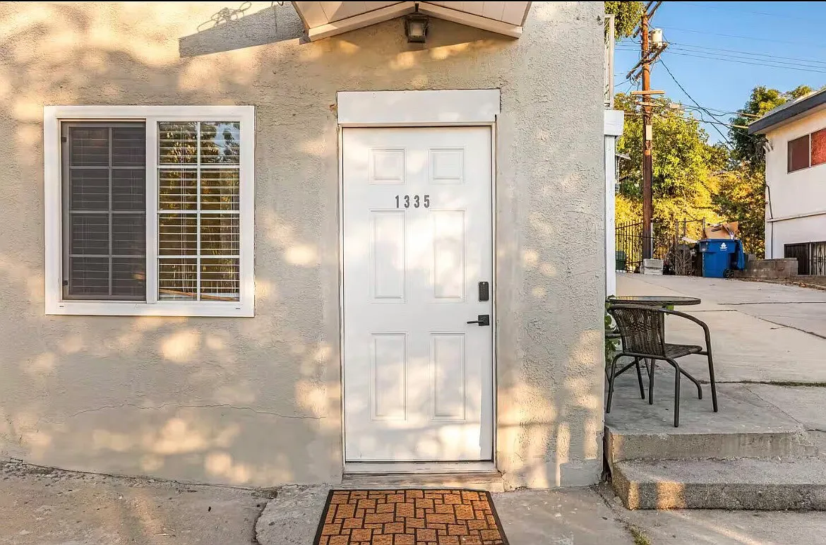 1337 Sutherland St — Photo 3