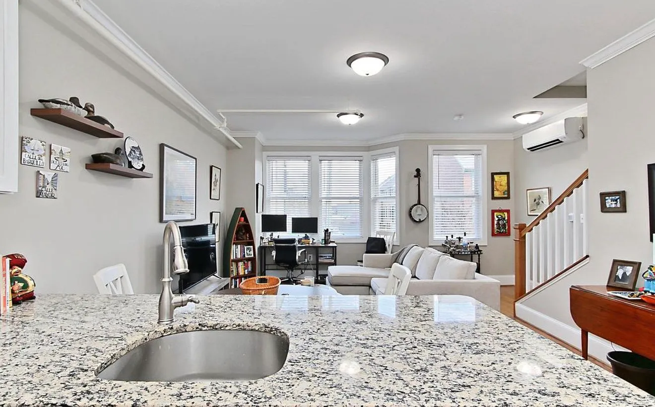 1 bed, 880 sqft, $3,000 — Photo 4