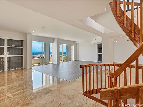 4th image of 20355 NE 34th Ct APT 2727