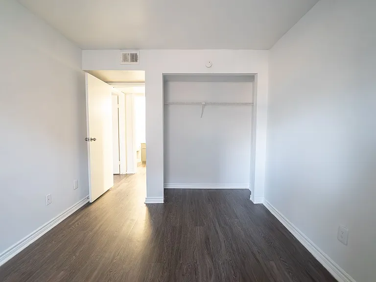Chesapeake Apartments — Photo 30