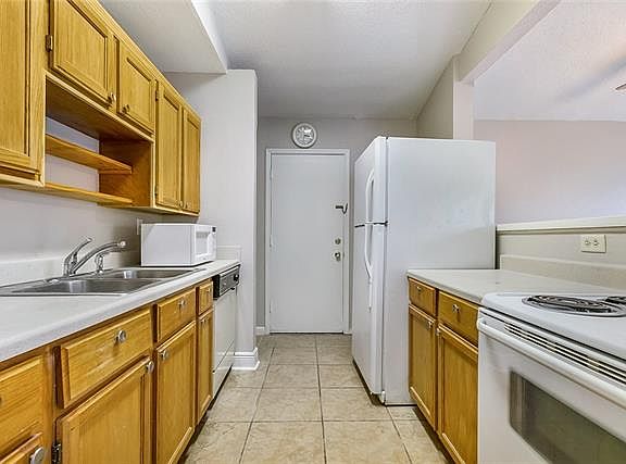 4th image of 3540 Catalina Dr