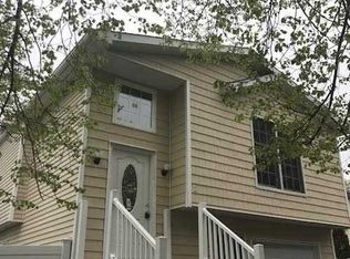 2 Atlas Ct, Huntington, NY 11743