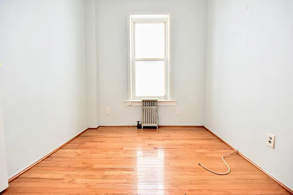 Rented by Dakis Group LLC | media 16