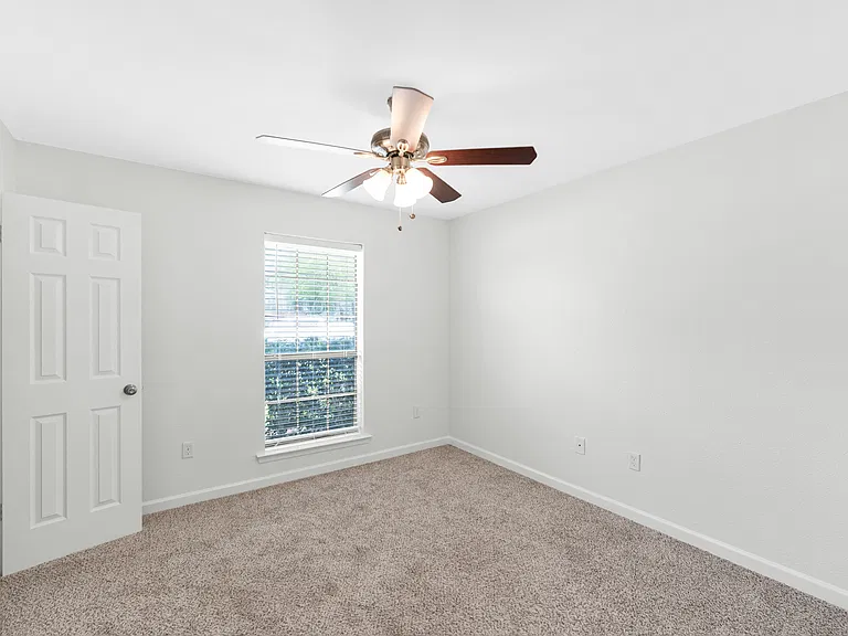2600 Summertree Dr — Photo 16