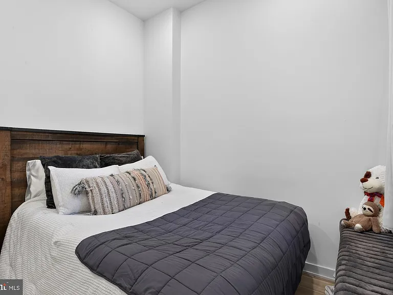 1415 Locust St #402 — Photo 6