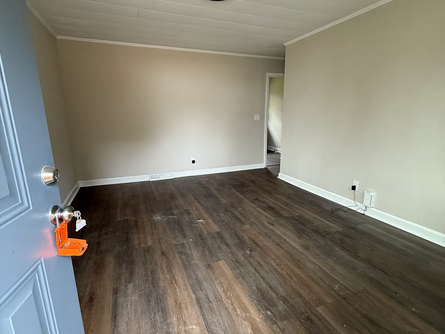 3 bed, 1000 sqft, $1,600 — Photo 2