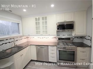 8 Mountain Ave W #1, Hamilton, ON L8G 2V4