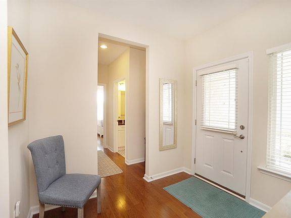 4th image of 1726 Oak Grove Ln