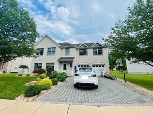 53 Melbloum Ln, Edison, NJ 08837