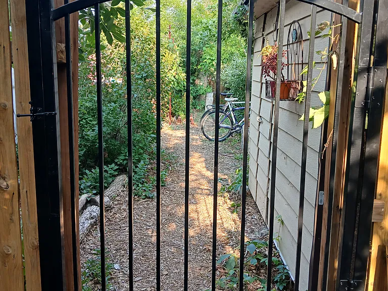 Owens St — Photo 32