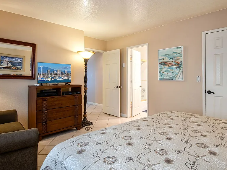 3703 Seashore Dr — Photo 9