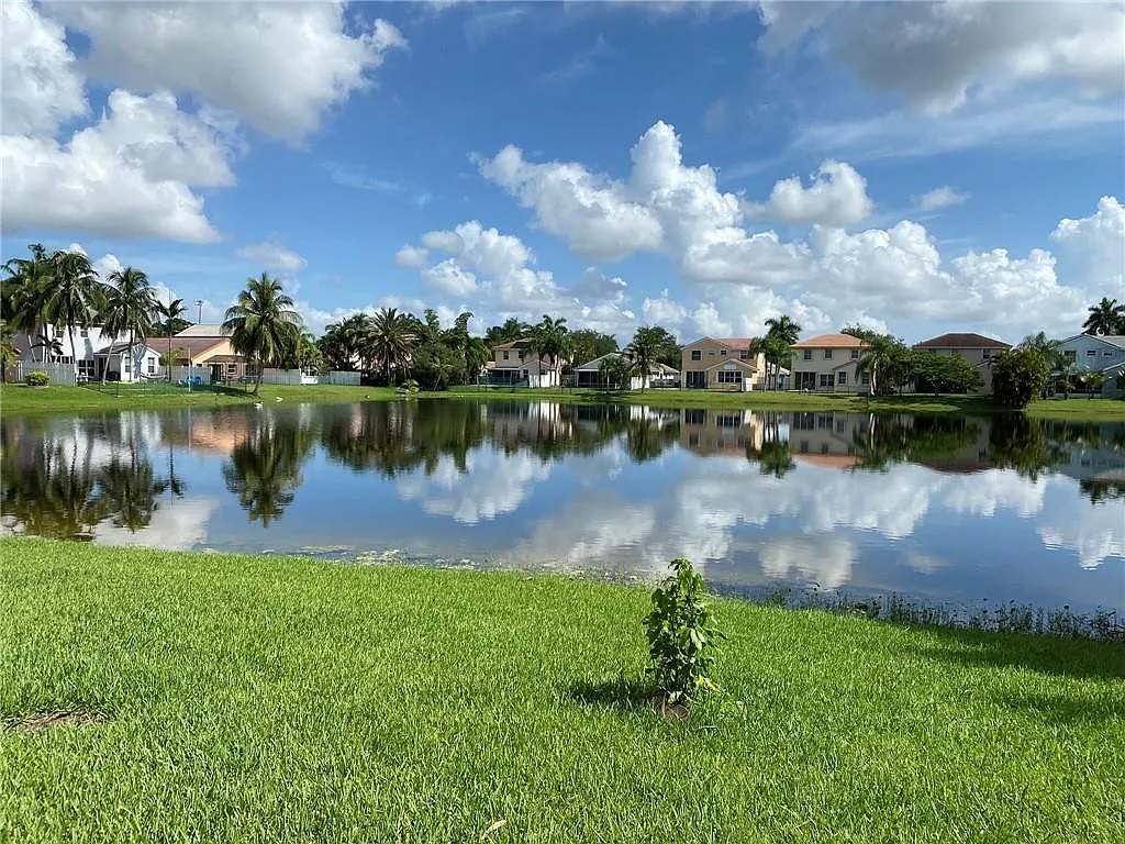 4 bed, 2.5 bath, 2166 sqft, $3,700 — Photo 3
