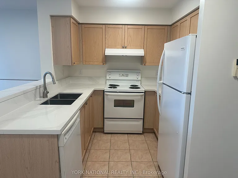 39 Oneida Cres #408 — Photo 16
