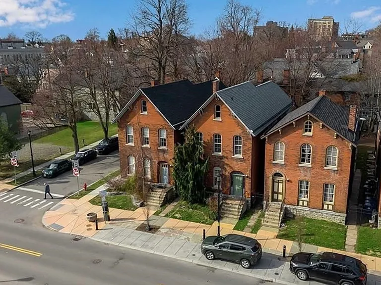 153 Allen St — Photo 4