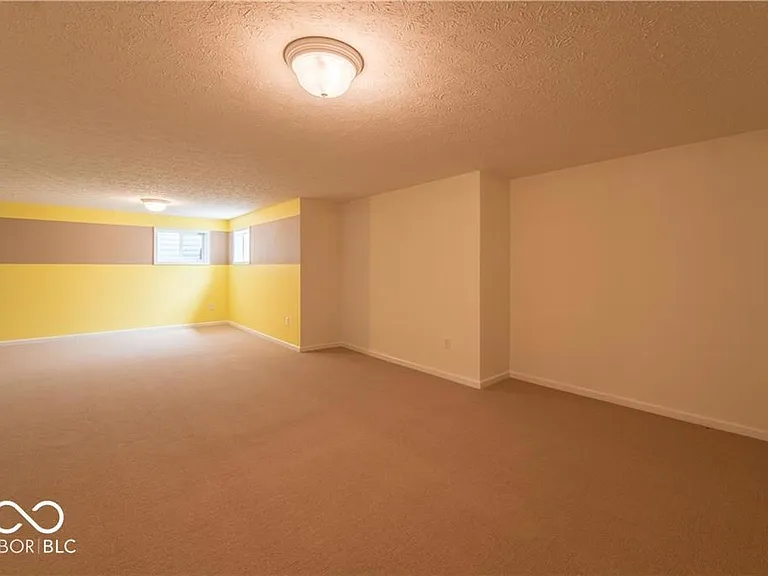 15151 New Haven Dr — Photo 35