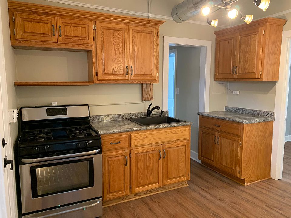 1st image of 1566 W Windlake Ave #C