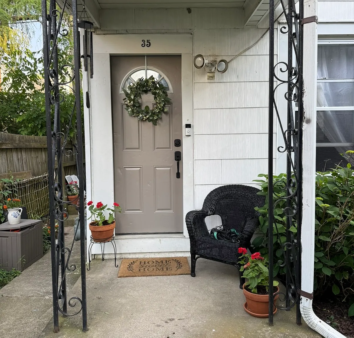 3 bed, 1058 sqft, $1,650 — Photo 1