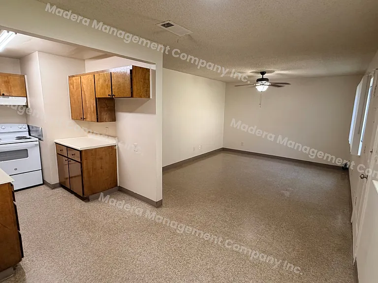 212 N C St — Photo 4
