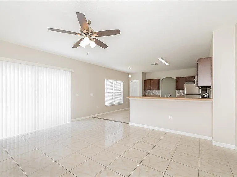 133 Carlisle Ct — Photo 5