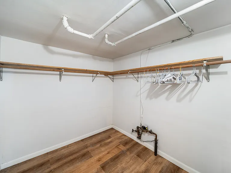 831 Hamlin St — Photo 11