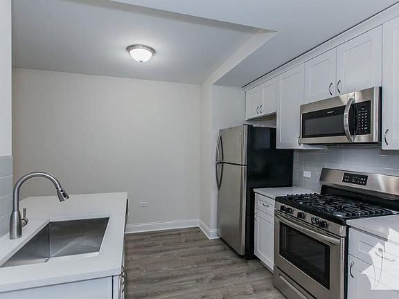 4th image of 1940 W Oakdale Ave APT 1R
