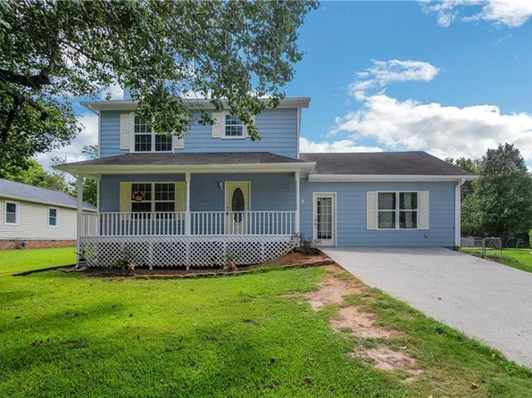 1600 Rose Garden Ln, Loganville, GA 30052