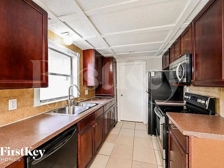904 Alaska Dr — Photo 5