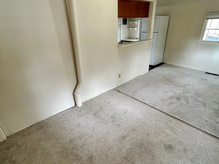 539 E 5th St — Photo 3