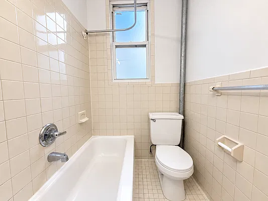 Bathroom, photo 2