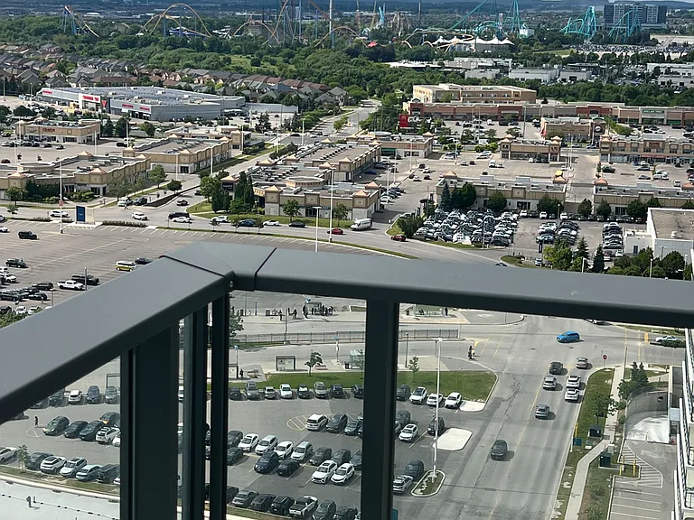 27 Korda Gate #2009 — Photo 19