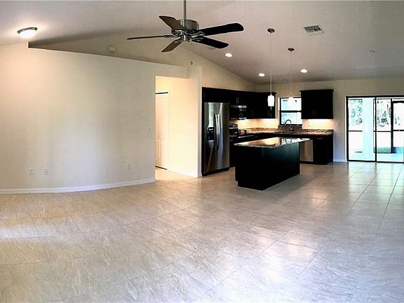 5th image of 902 SE 1st Pl