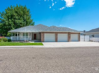 168 SW 19th St, Ontario, OR 97914
