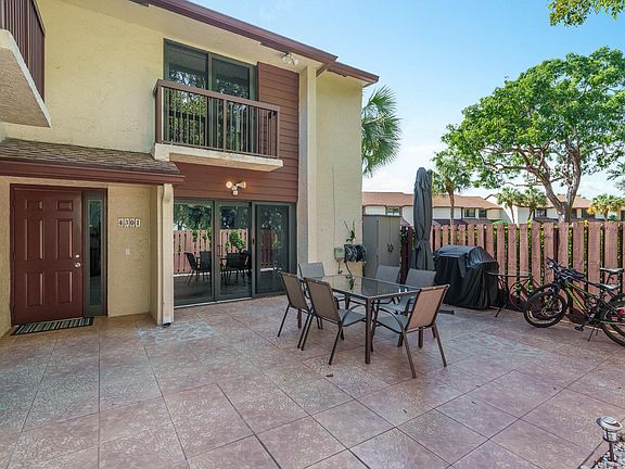 4th image of 4301 Carambola Circle N