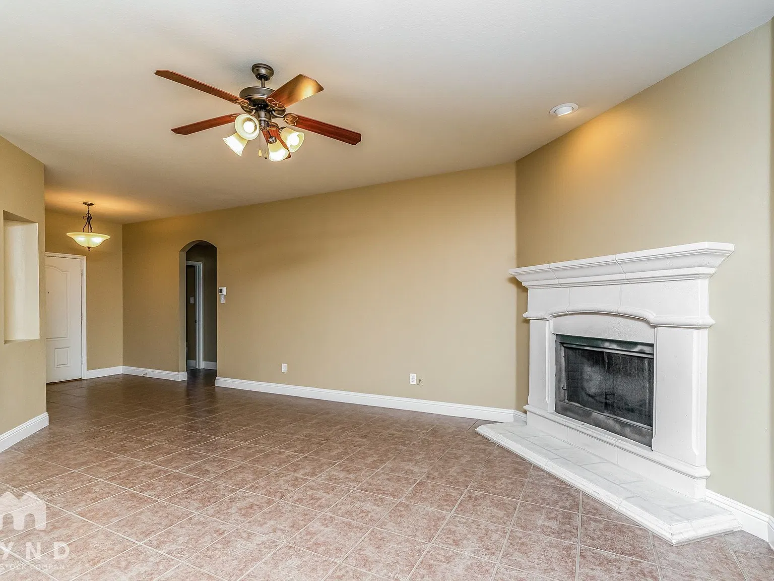 3 bed, 2.0 bath, 1637 sqft, $1,905 — Photo 4